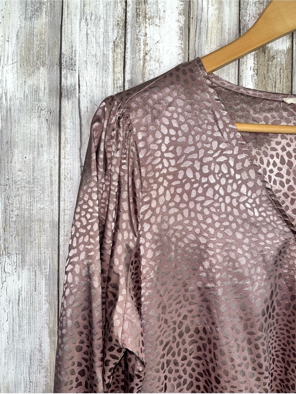 Jodifl Satin Animal Print Bodysuit Medium Long Sleeve Surplice V Neck Taupe Blou - Picture 2 of 6